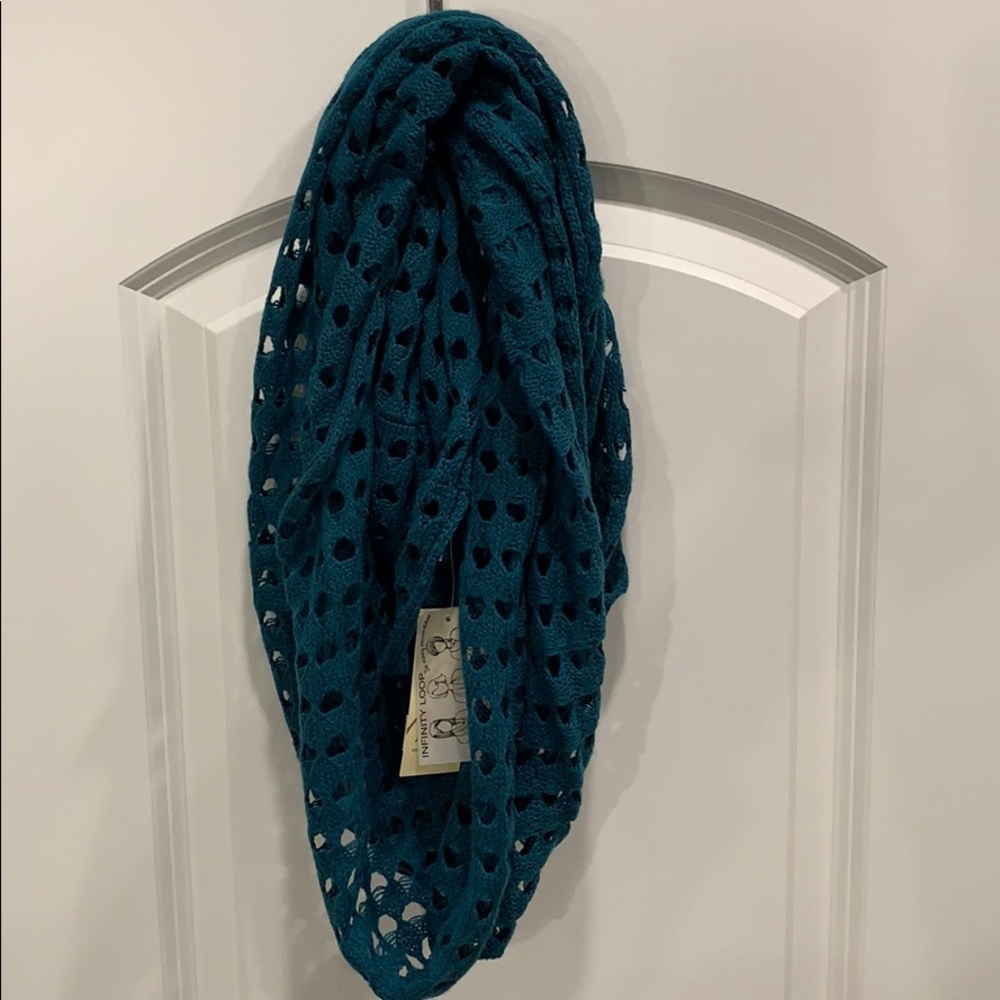 NWT Varsity Teal Infinity Loop Scarf